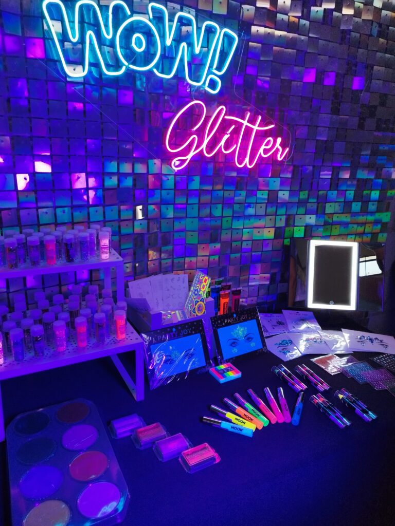 Glitter bar wow maquillaje fiestas luminosas eventos sevilla