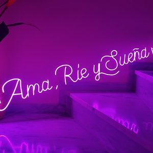 AMA RIE Y SUEÑA alquiler neones luminosa eventos