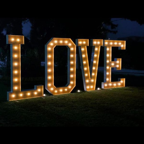 Pack LOVE Premium Gold letras luminosas noche