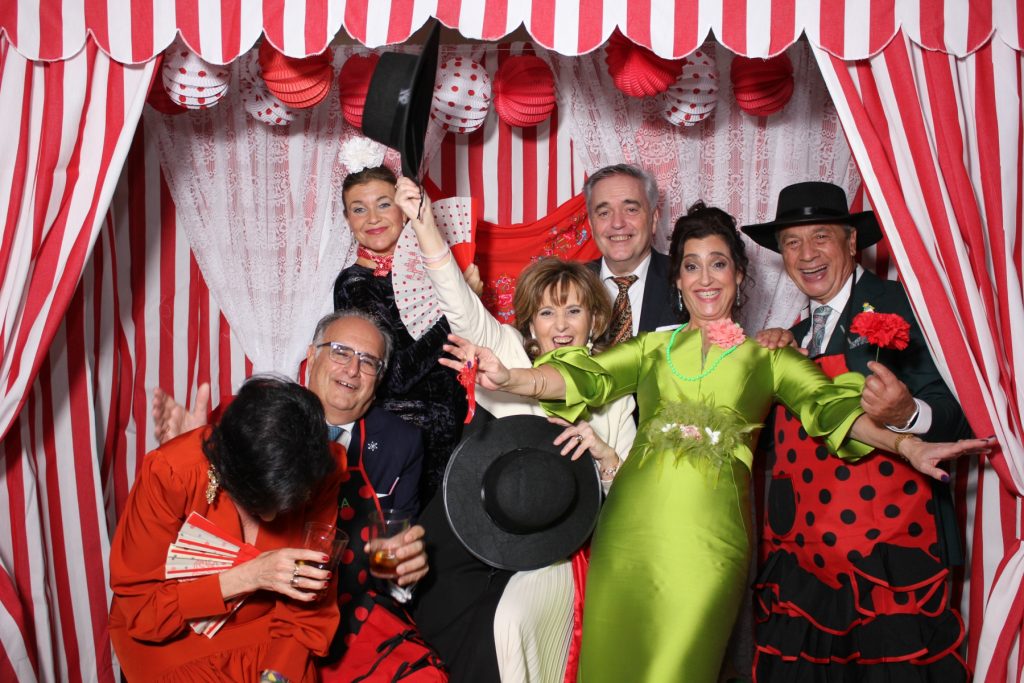 Original fotomaton con caseta de feria real de Abril para bodas y eventos en Sevilla