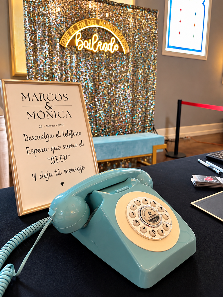 Inicio 18 Teléfono vintage turquesa para mensajes de voz en bodas