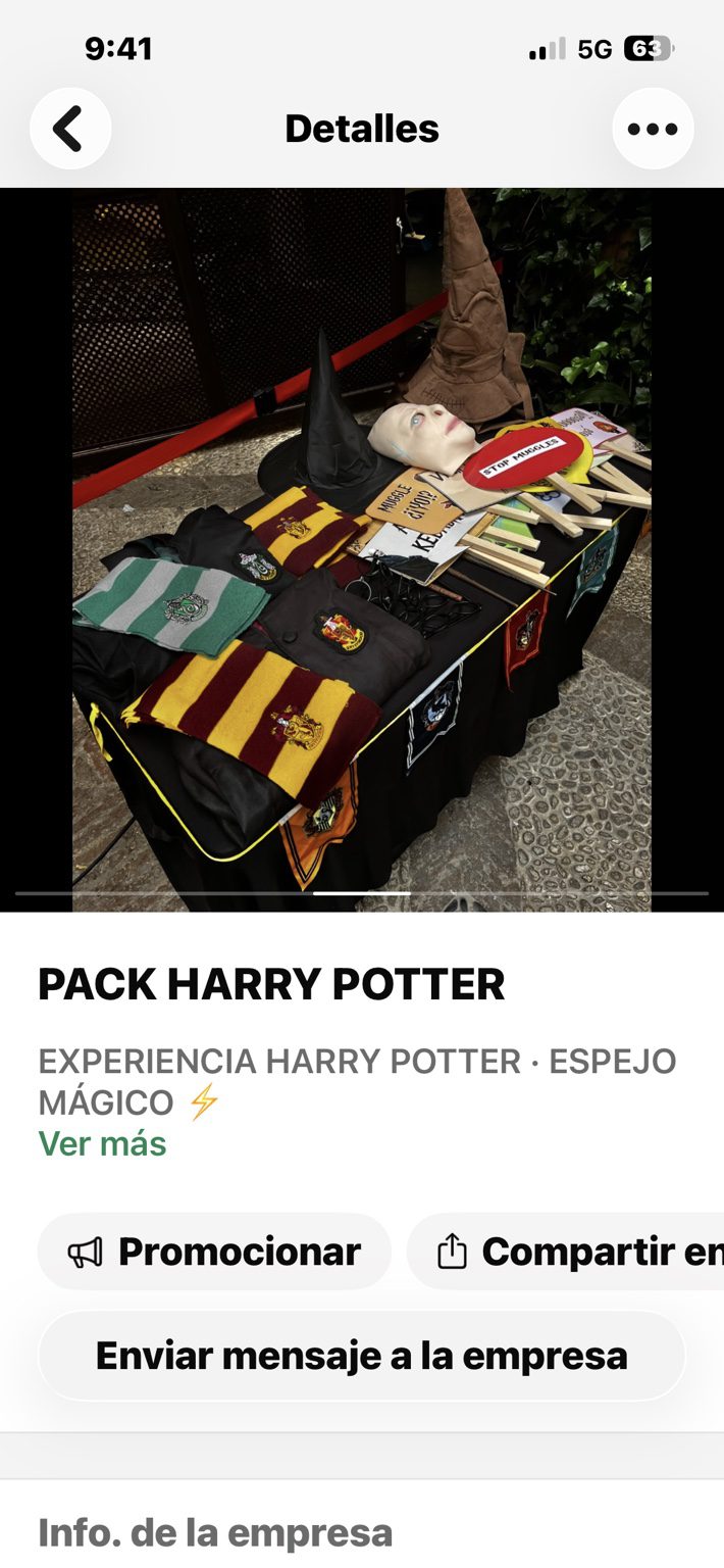 Atrezo del fotomatón Harry Potter con bufandas, sombreros, gafas y carteles